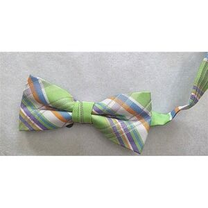 NWT Izod Boy's Pre-Tied Bow Tie Green Plaid Adjustable Classic Style 125777